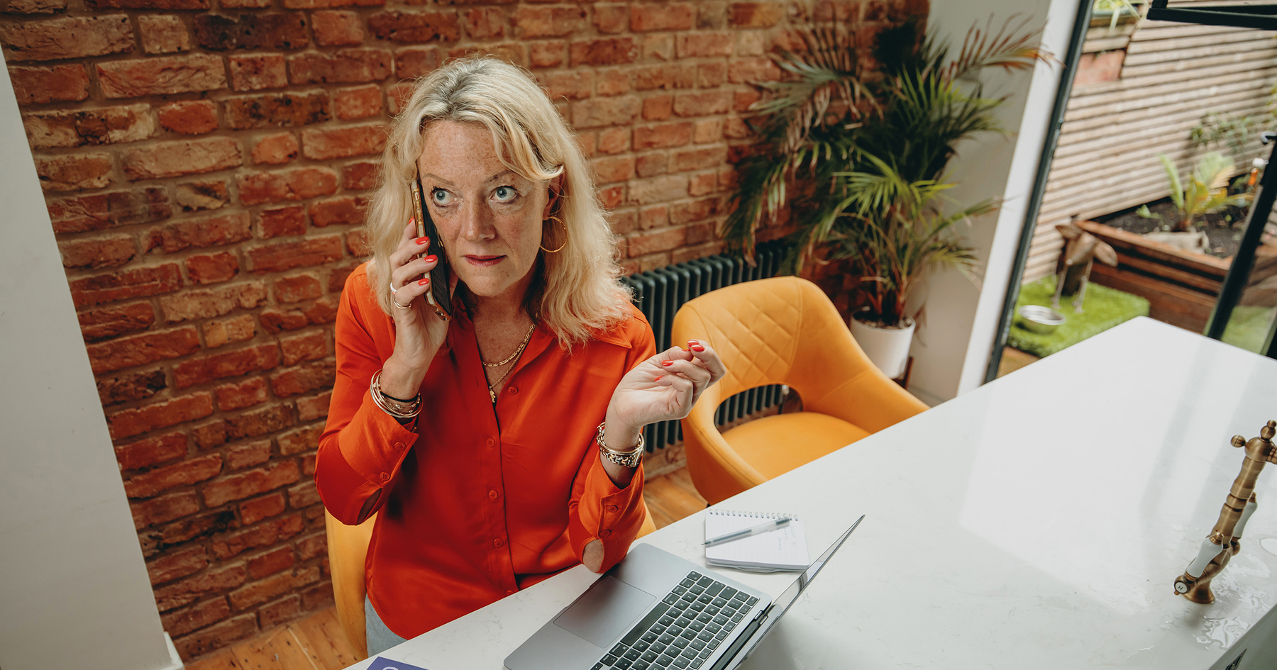 Asthma and lung uk helpline nurse taking a call